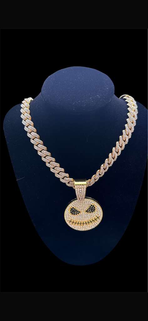 Cuban chains with gold pendant