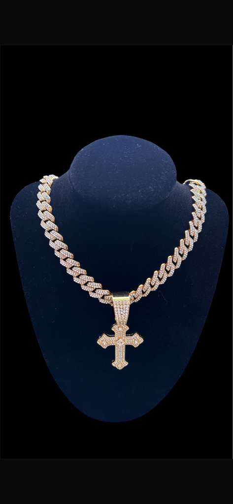 Cuban chains with gold pendant