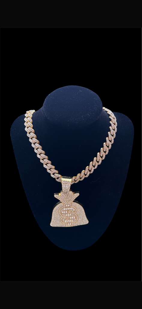 Cuban chains with gold pendant