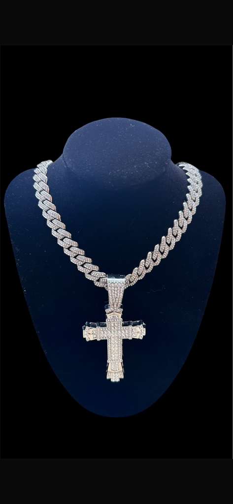 Cuban chains with silver pendant